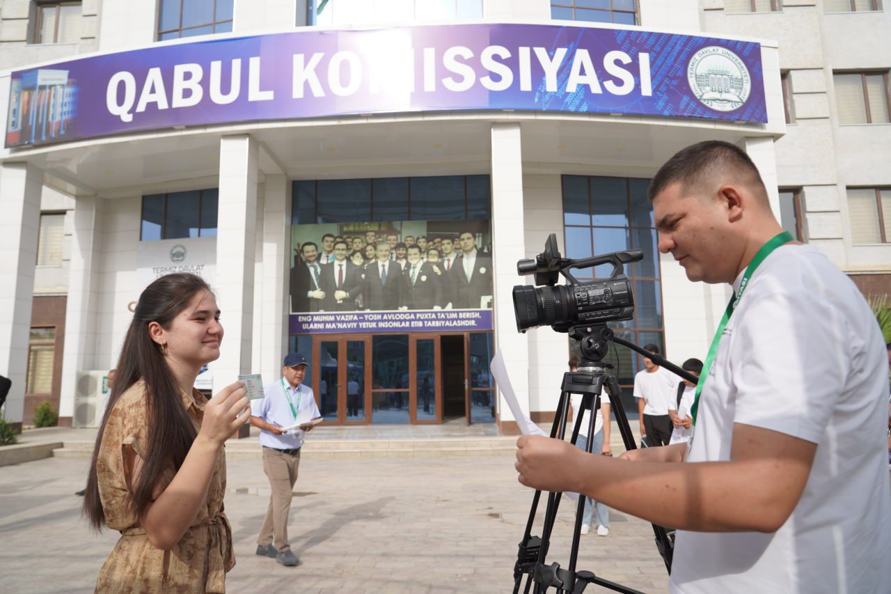 Xonanda Manija Davlatovaning yalangoch surati Ecstasy porno jurnali